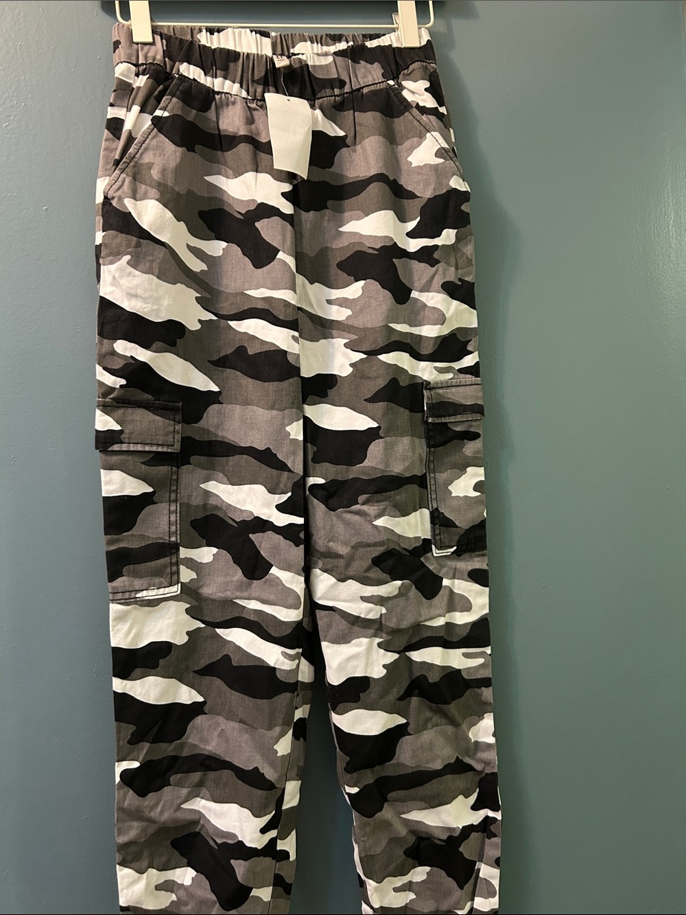 H&M Ladies Women's Camo Cargo Pants Black & White Size 2 BRAND NEW TAG